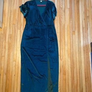 Women’s Amranda Midi Emerald Velvet Dress